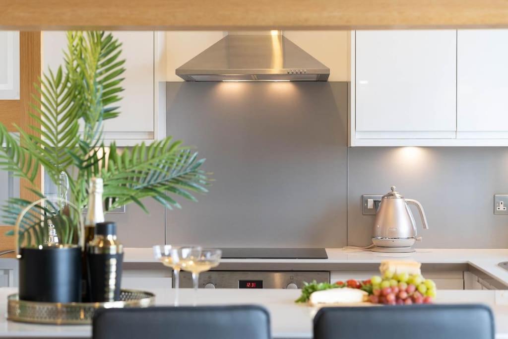 Lovely Apartment With Spectacular Views & Free Parking Brighton ภายนอก รูปภาพ